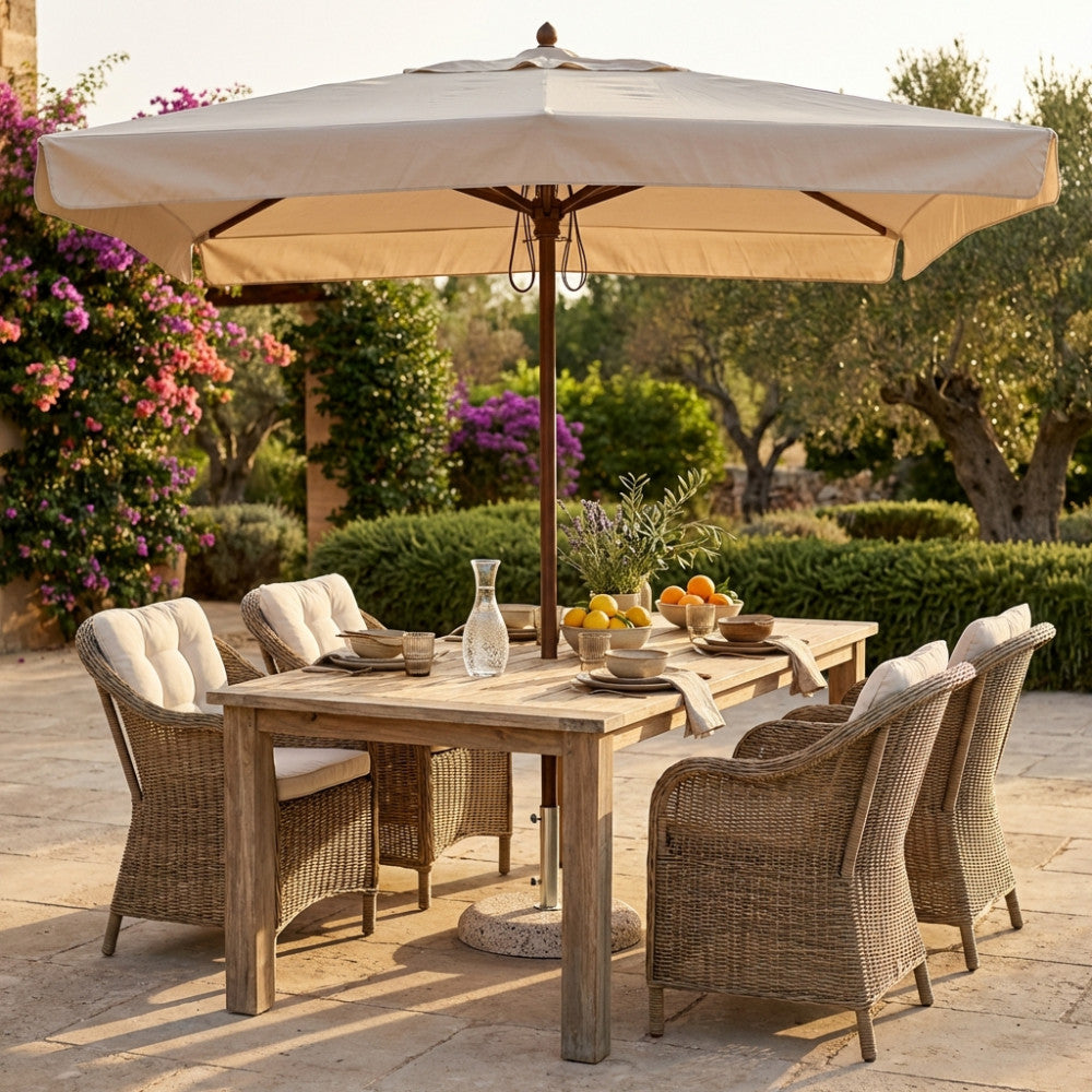 Ombrellone Cosma Venere De Luxe 3x4 aperto in un giardino