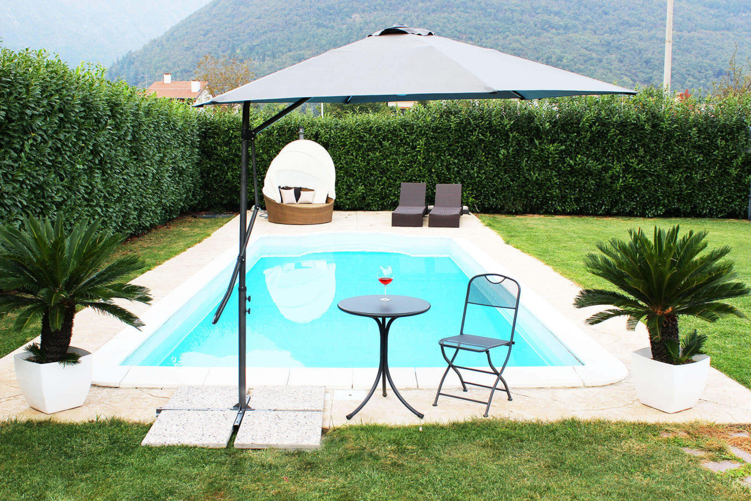 Ombrellone da giardino design Zenith con palo offset grigio