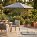 Ombrellone a palo laterale Cosma Zenith grigio su patio