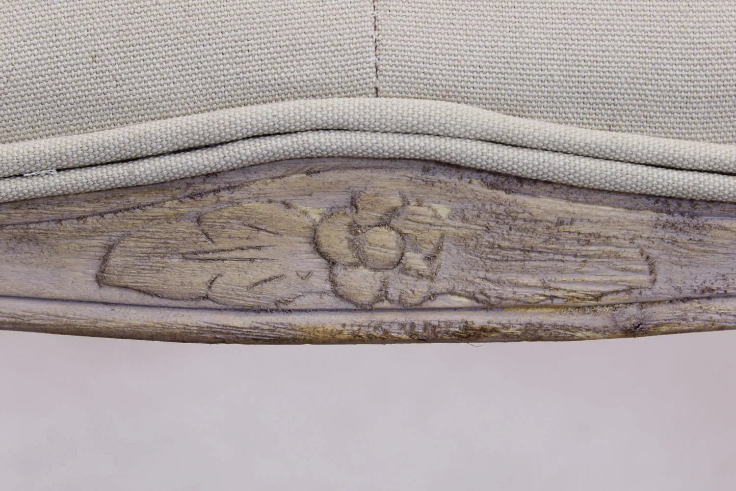 Panca da camera in tessuto beige 110 cm con struttura in legno dettaglio lavorazione legno