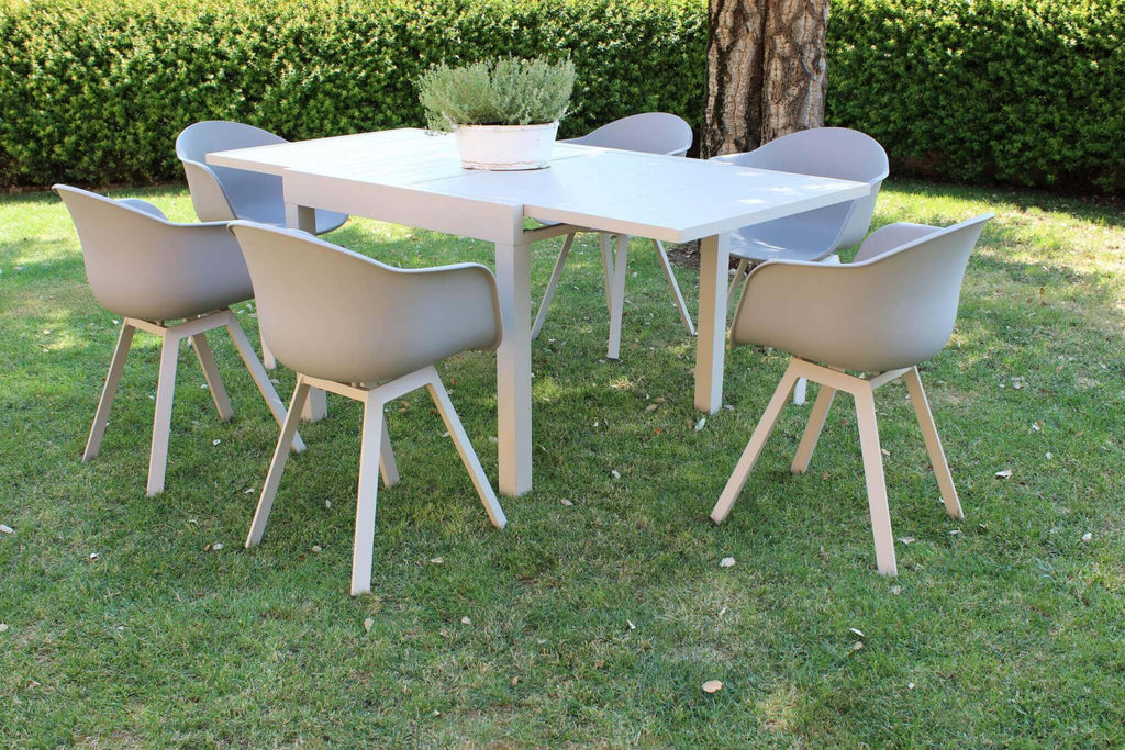 Dettaglio della funzione allungabile del Tavolo Hawaii, perfetto per adattare lo spazio alle esigenze del tuo giardino o terrazza | Albert Stock