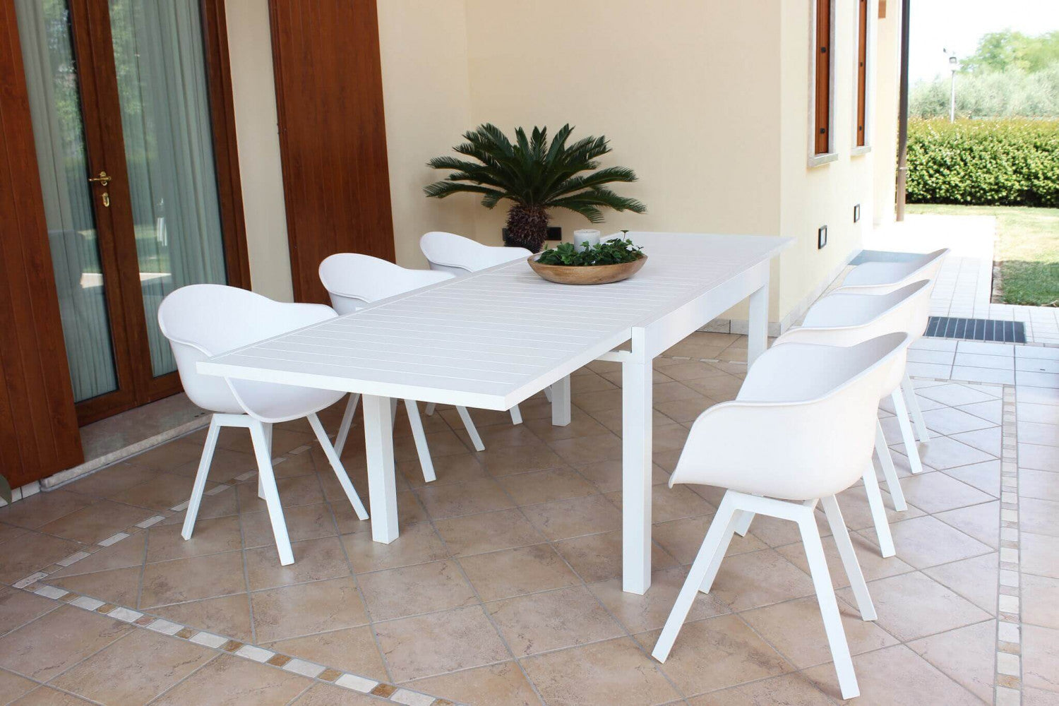 Panoramica Tavolo fisso e allungabile per esterni Hawaii 135/270x90 cm, con design moderno e robusto nel colore bianco | Albert Stock