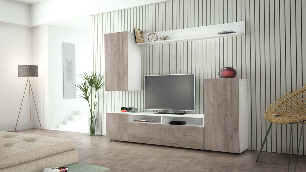 Parete attrezzata inserita in un salotto dal design contemporaneo con boiserie a listelli.