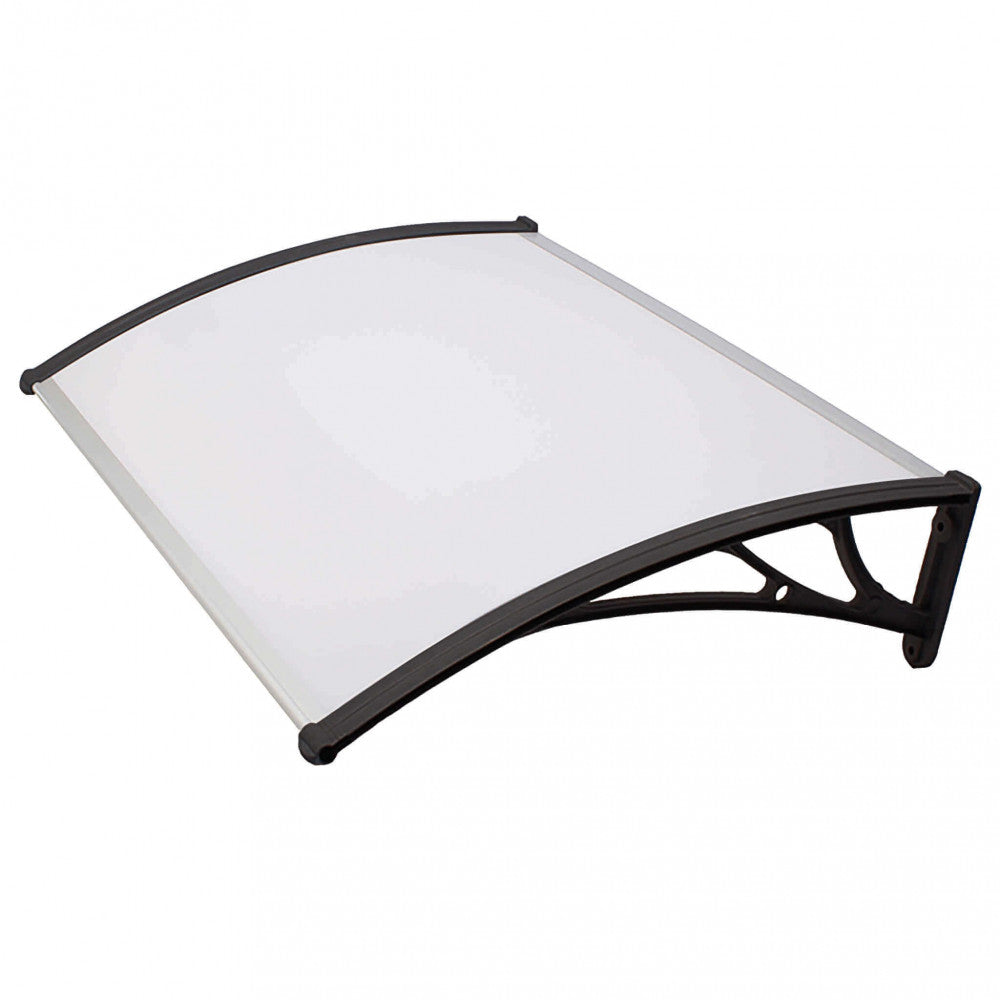 Pensilina Rain opaca con braccetti in ABS, installata sopra una porta d'ingresso, che mostra il pannello in policarbonato