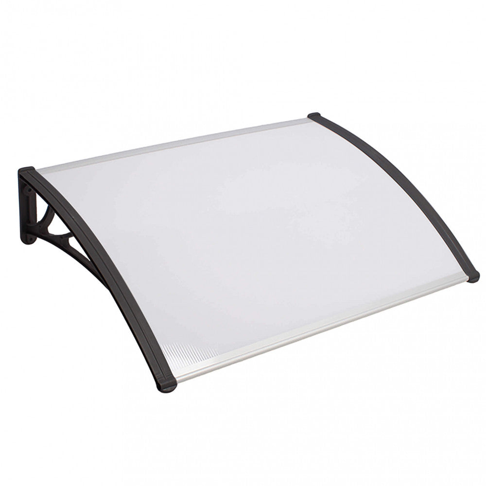 Pensilina Rain opaca con braccetti in ABS, installata sopra una porta d'ingresso, che mostra il pannello in policarbonato alveolare.