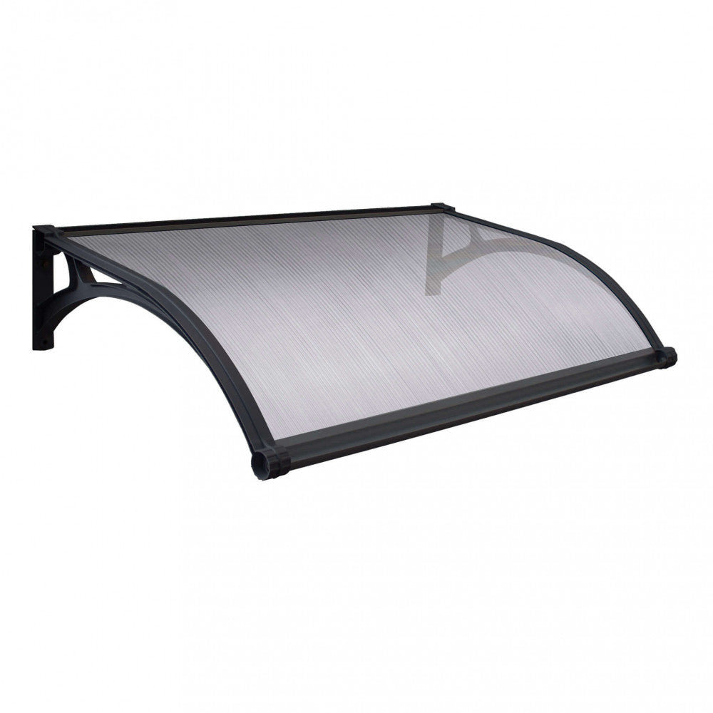 Pensilina Rain opaca con braccetti in ABS, installata sopra una porta d'ingresso, che mostra il pannello in policarbonato alveolare.