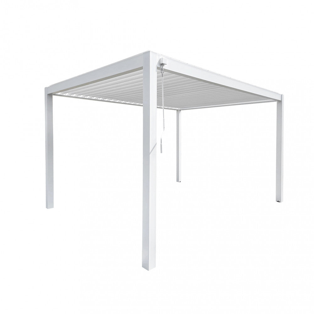 Struttura isolata della pergola bioclimatica 3x3 in alluminio bianco con lamelle superiori chiuse.