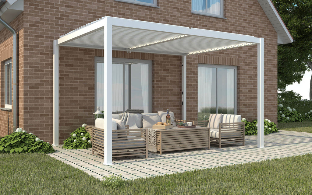 Pergola bioclimatica 3x3 bianca by Albert in un giardino moderno con zona lounge esterna