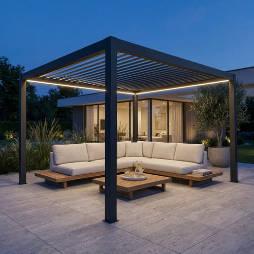 Pergola bioclimatica motorizzata con area lounge elegante in un giardino moderno al crepuscolo.
