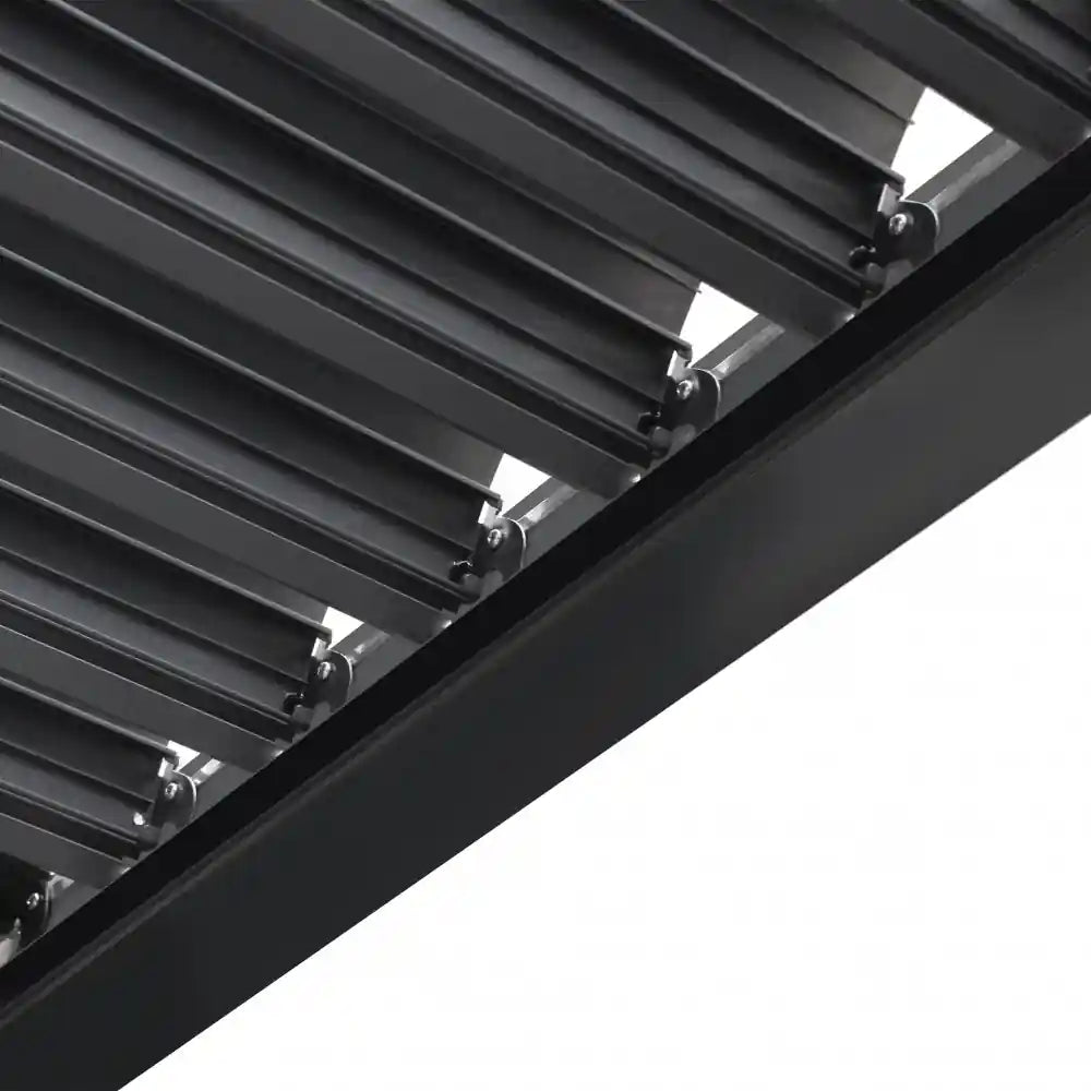 Dettaglio lamelle orientabili della pergola bioclimatica antracite 4x4 by Albert in alluminio
