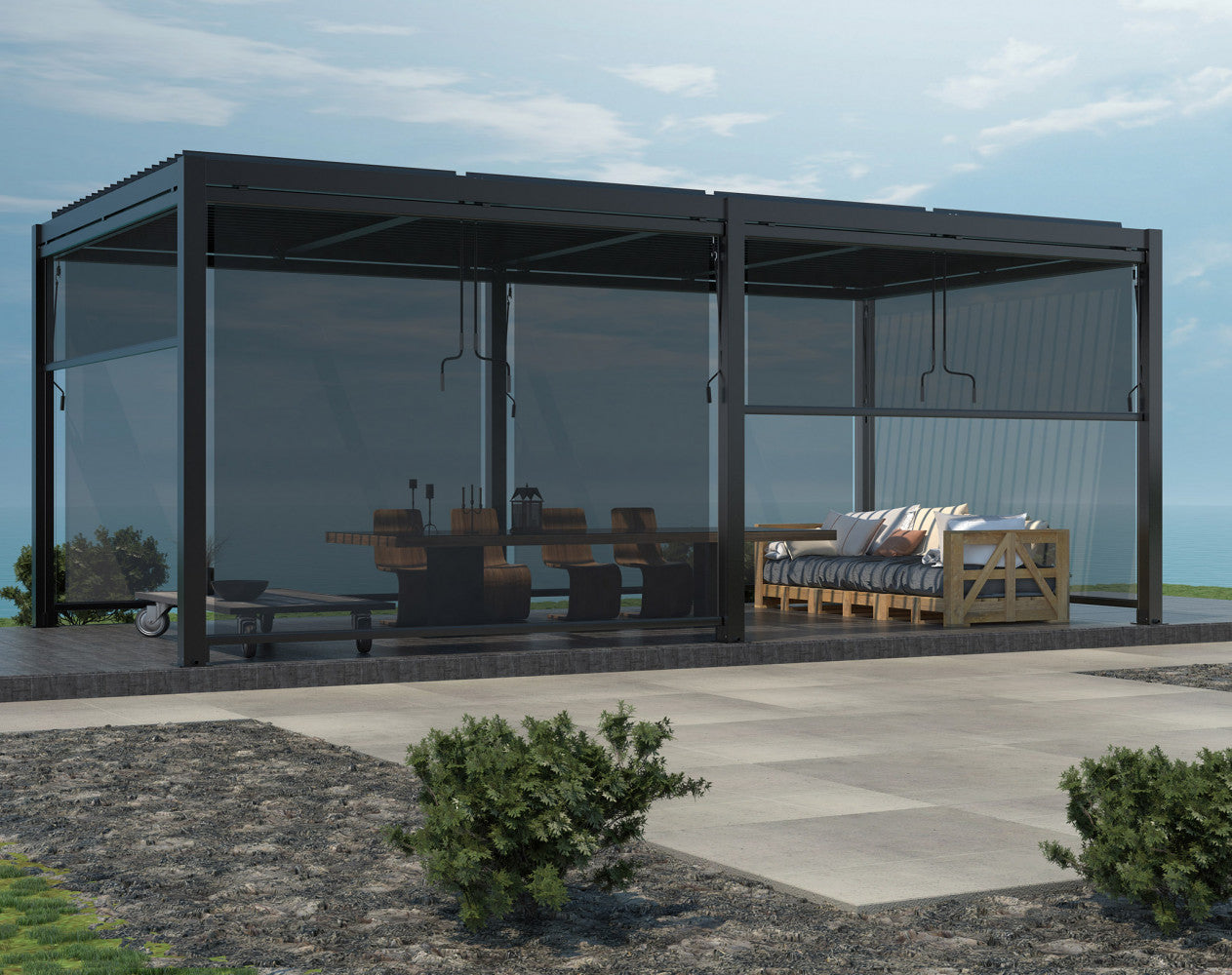 Pergola bioclimatica con tende a caduta laterali abbassate per privacy e protezione, su terrazza vista mare.
