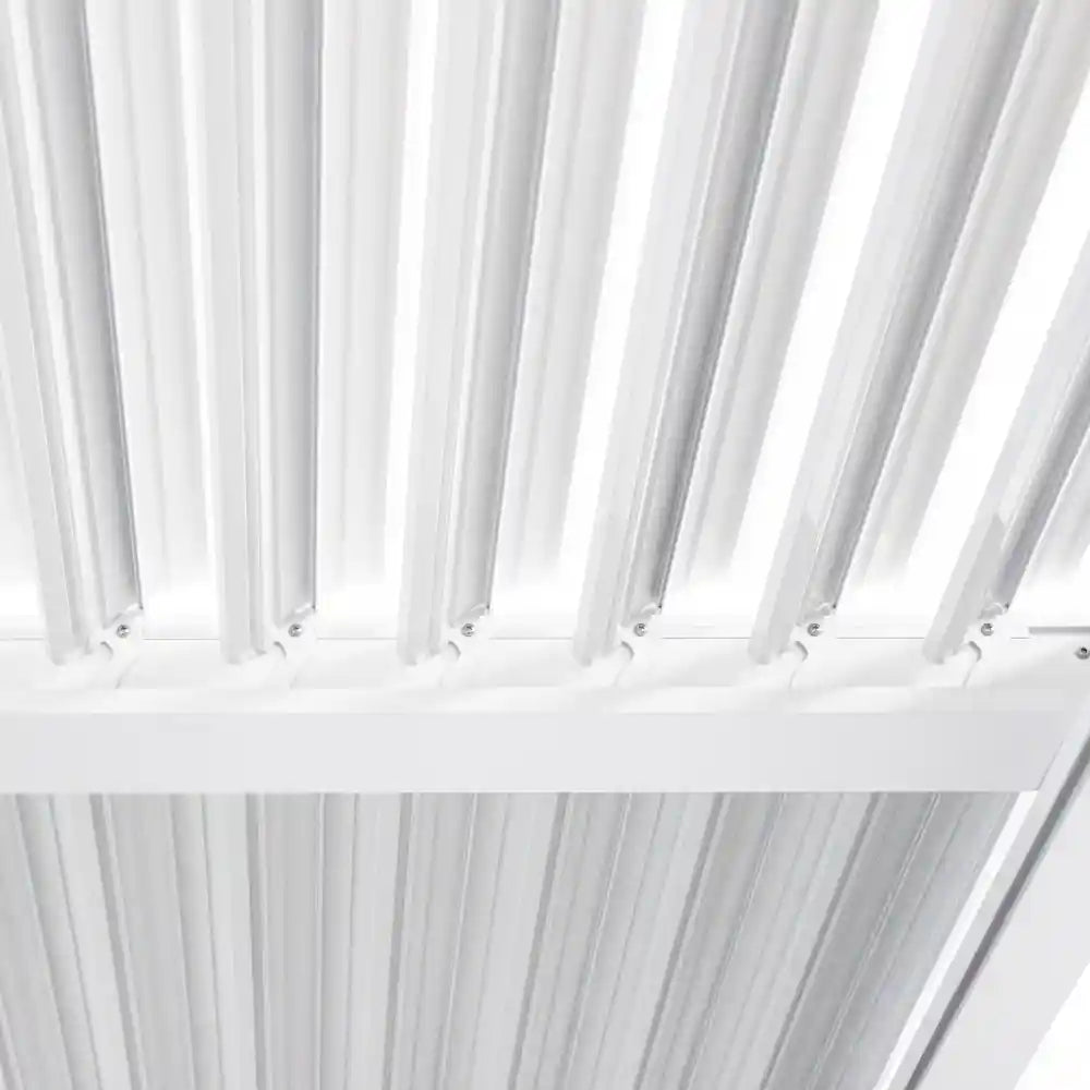 dettaglio interno lamelle orientabili manuali pergola bioclimatica alluminio bianco