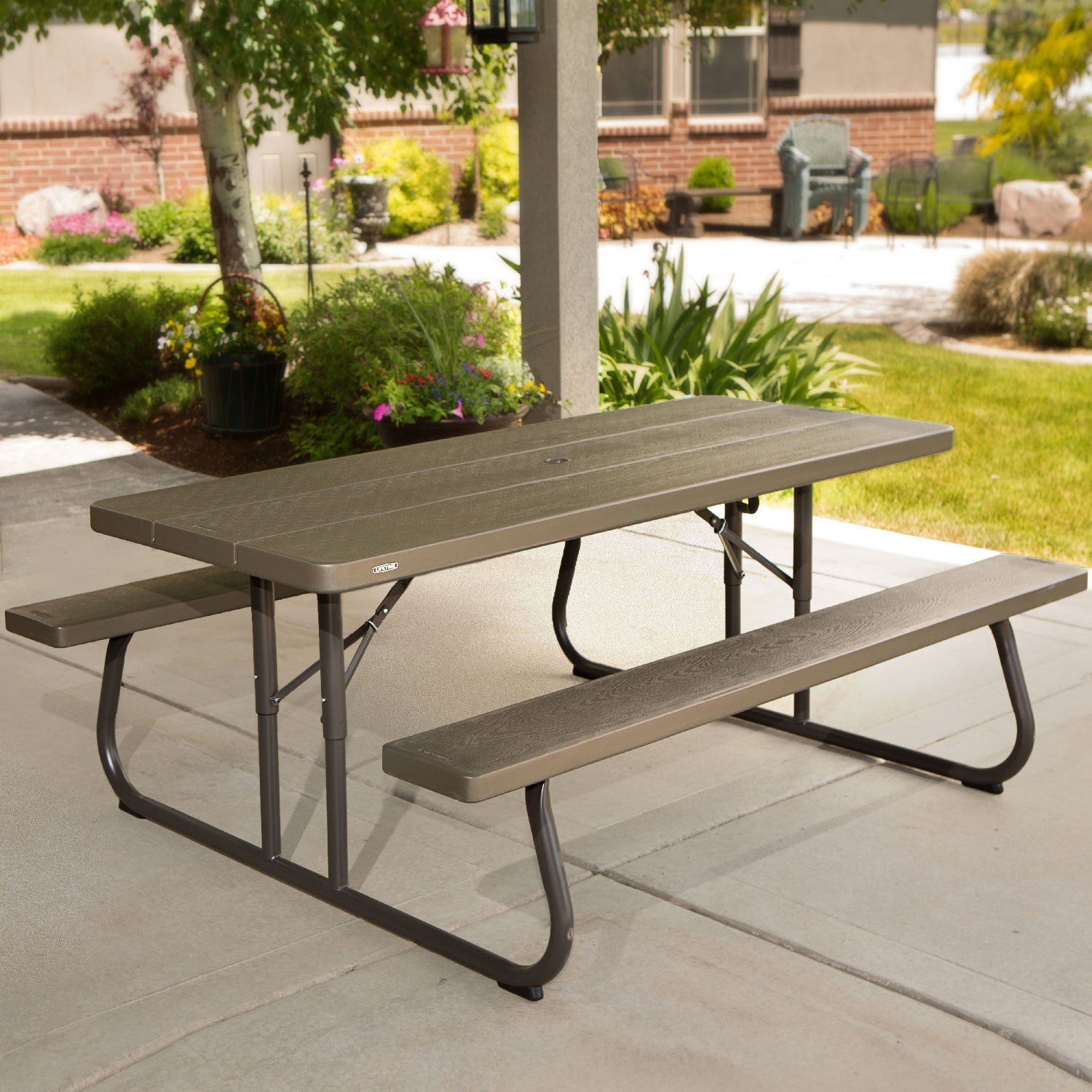 Tavolo da picnic pieghevole Lifetime marrone chiaro con panche integrate