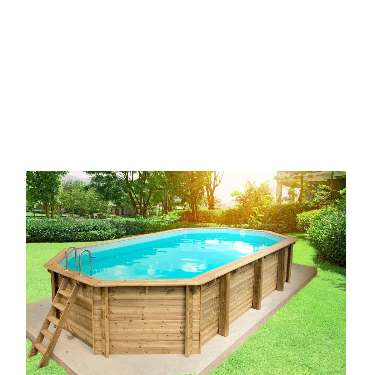 Piscina ottagonale in legno 657x407 cm, realizzata in pino impregnato, installata in un giardino.