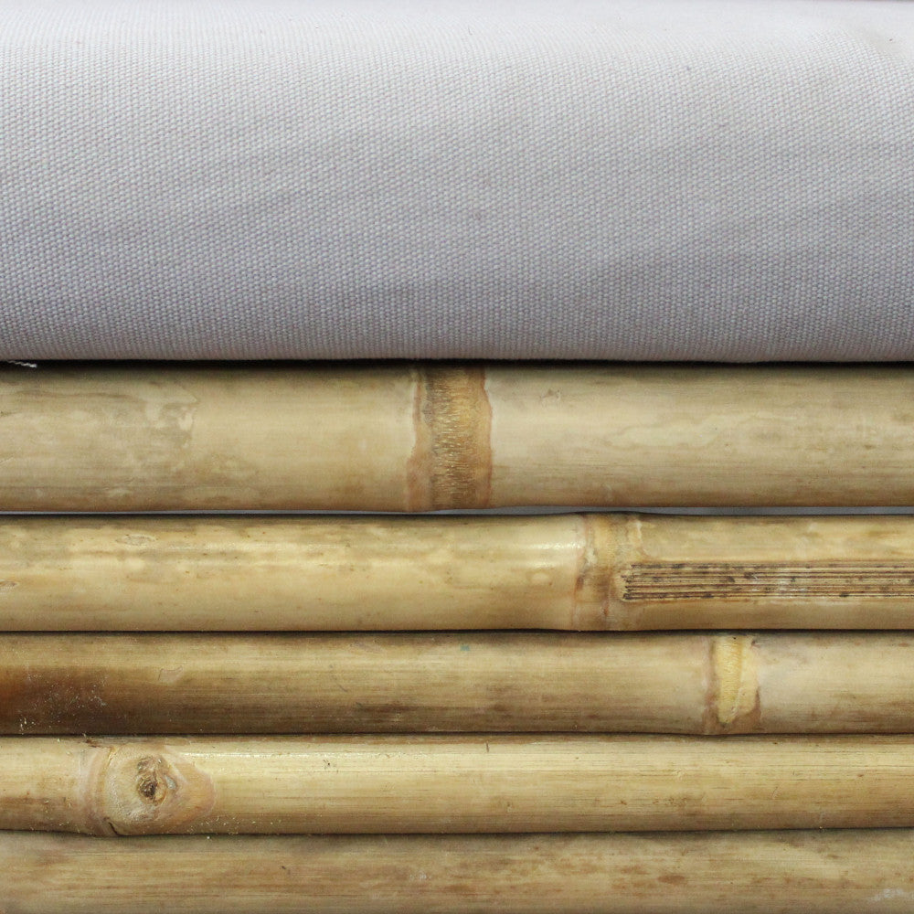 Poltrona Bronx in bamboo con cuscino, design naturale.