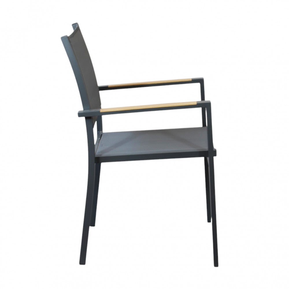 Profilo laterale della poltrona Brooklyn che mostra l'inclinazione ergonomica dello schienale.
