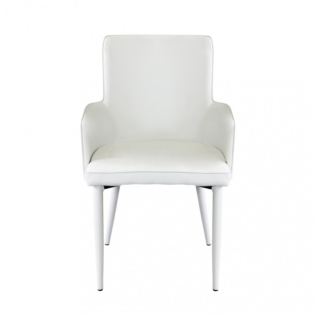 Poltrona Camille di colore bianco, imbottita con braccioli, design moderno, vista frontale.