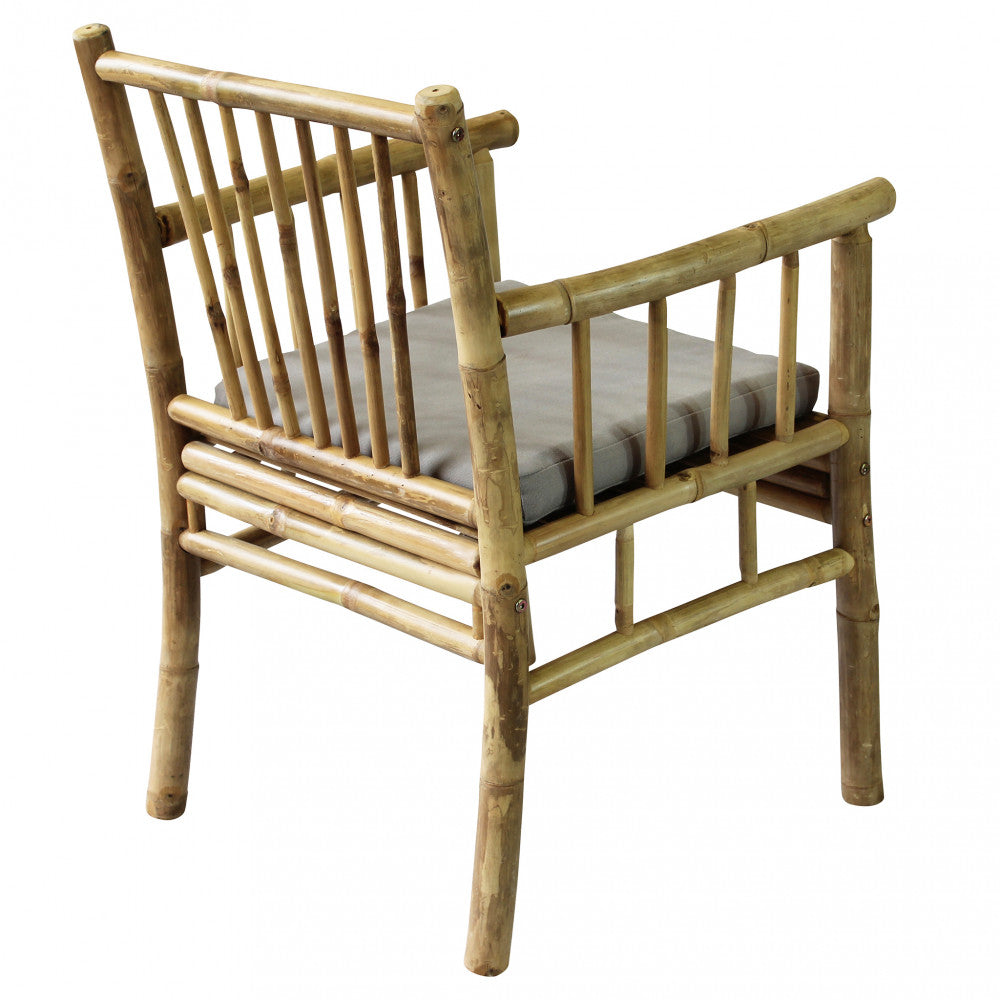 Dettaglio della struttura in bamboo dei braccioli della poltrona CarlIS.