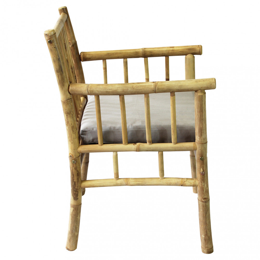 Dettaglio della struttura in bamboo dei braccioli della poltrona CarlIS.