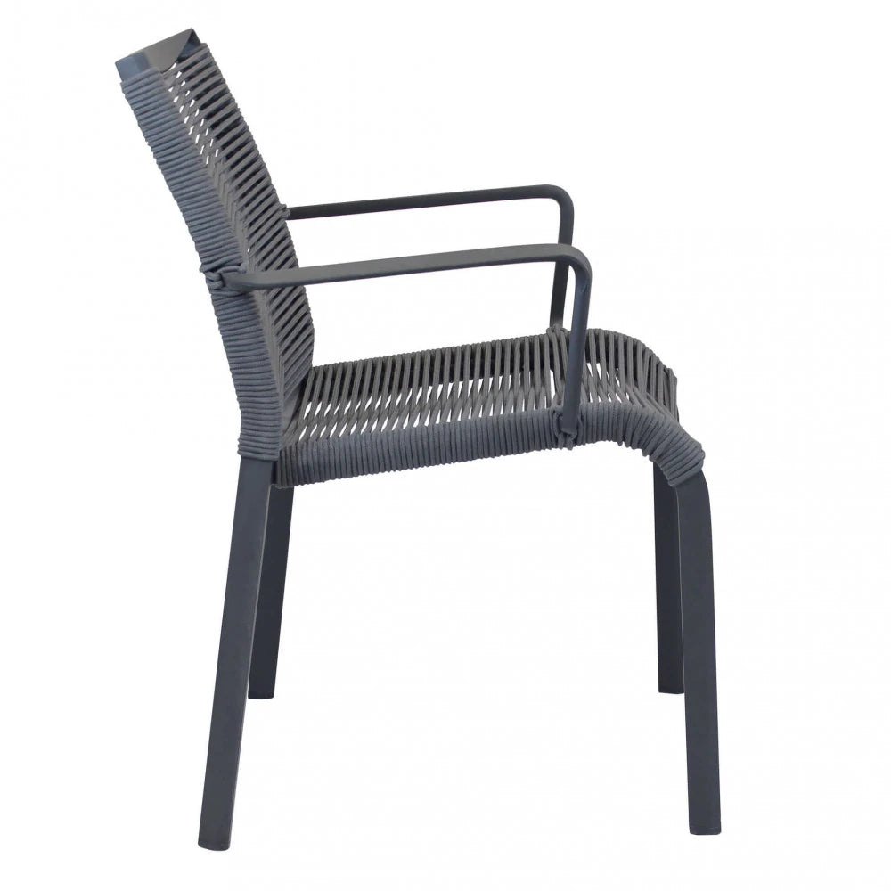 Poltrona Catalina antracite da giardino con design avvolgente e seduta in textilene vista laterale