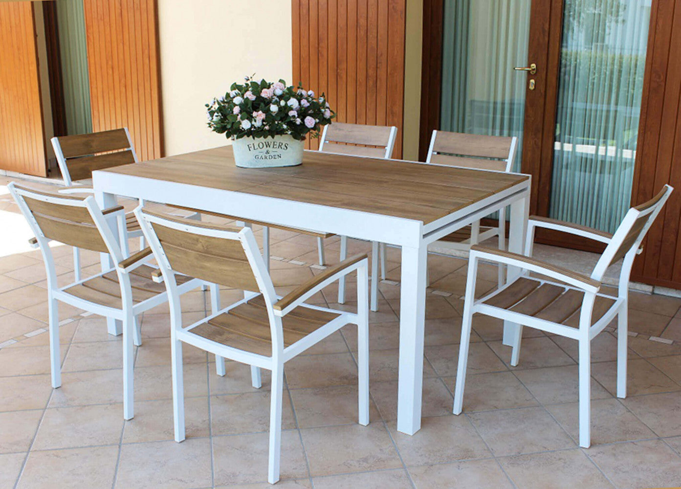 Set da pranzo outdoor con poltrone Cosma Cayman e tavolo abbinato