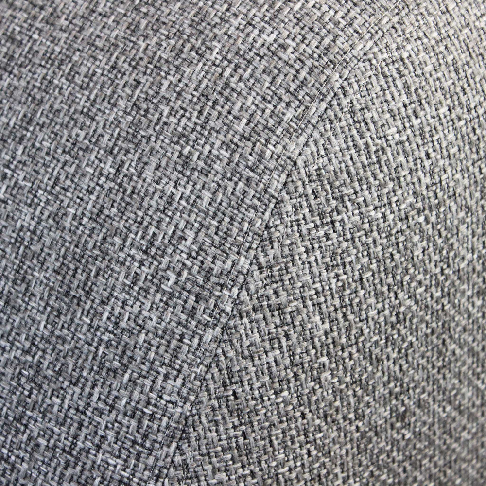 Dettaglio macro del rivestimento in poliestere grigio, che rivela la trama intrecciata e resistente.