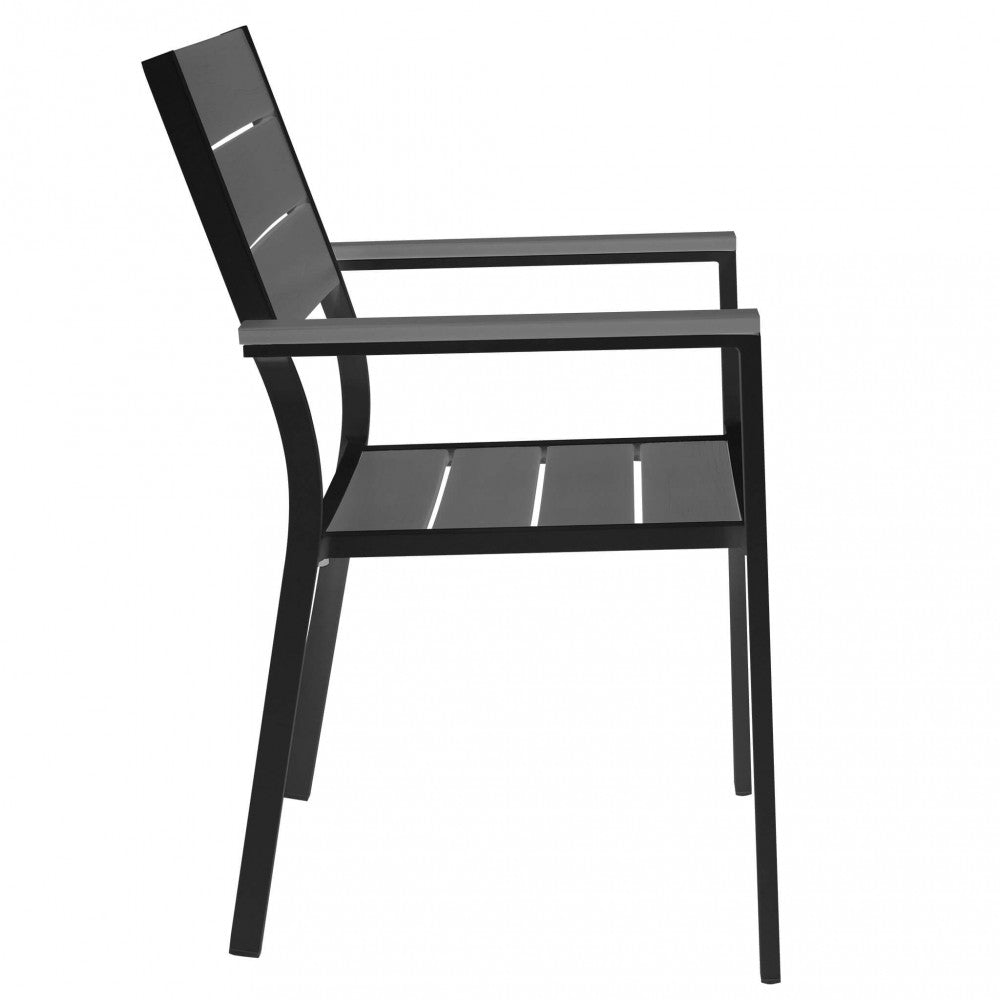 Dettaglio della combinazione di alluminio verniciato e doghe in polywood della Poltrona da Esterno Cervia.