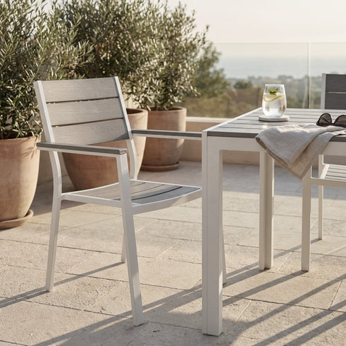 Poltrona outdoor Cosma Cervia bianca con doghe grigie