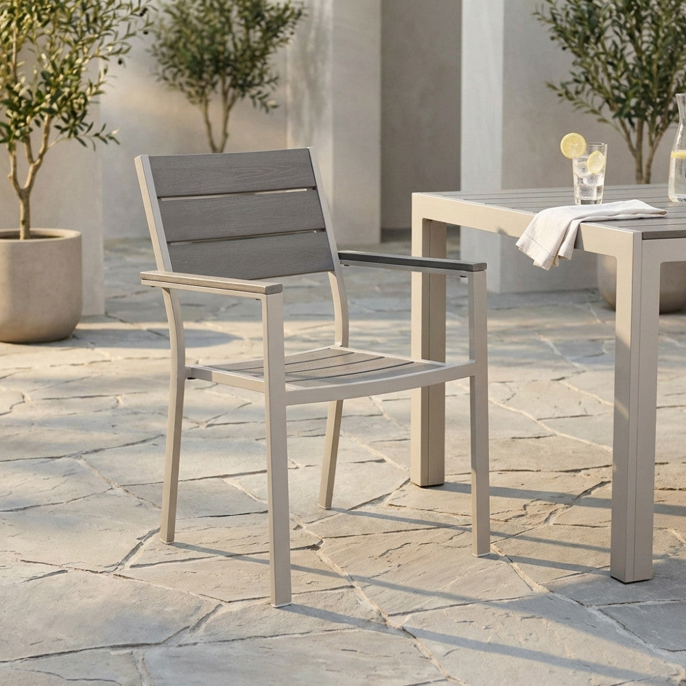 Dettaglio doghe in Polywood grigio della poltrona Cosma