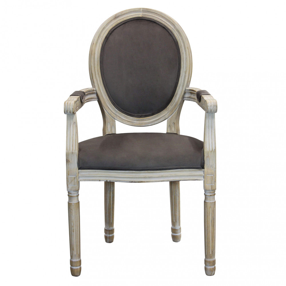 Vista frontale dritta della Poltrona Constance in velluto taupe, che mostra la simmetria perfetta e l'eleganza della seduta da interno.