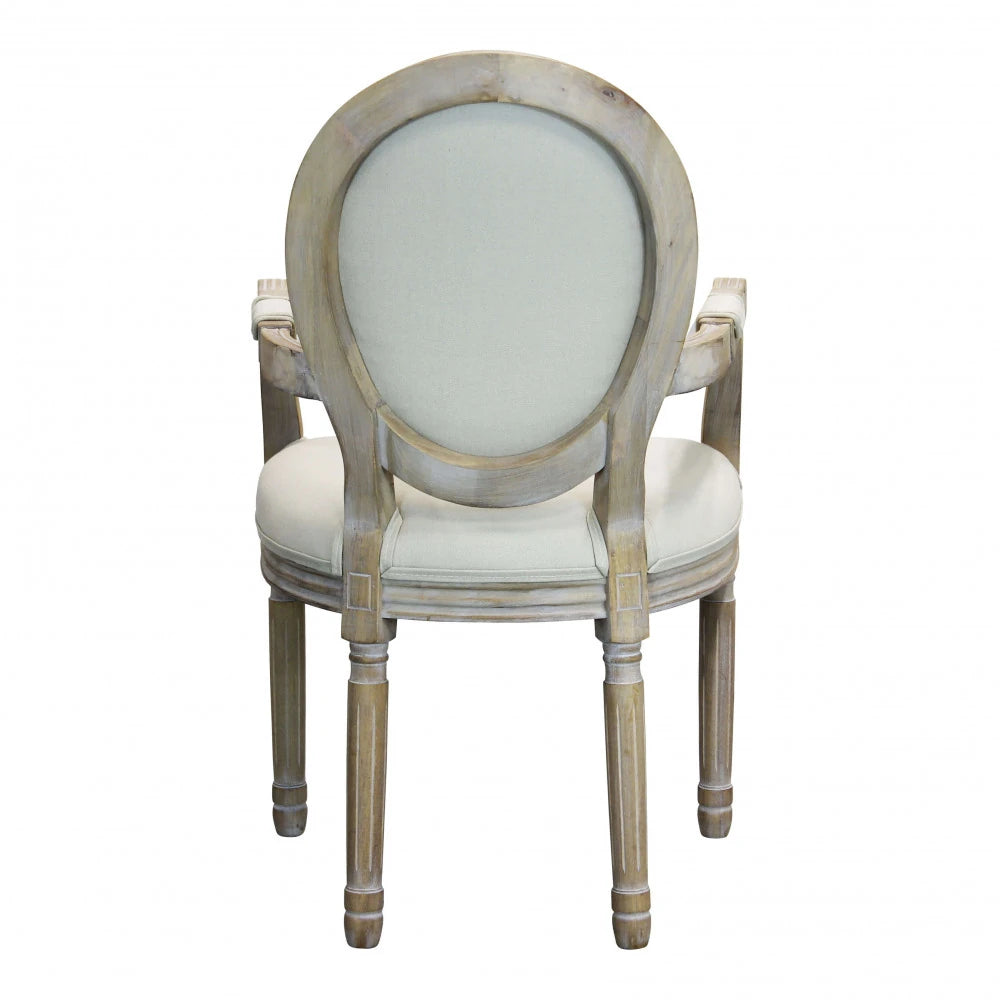 Poltrona Constance imbottita in tessuto bianco, con braccioli e struttura in legno vintage, per un design luminoso vista dal retro