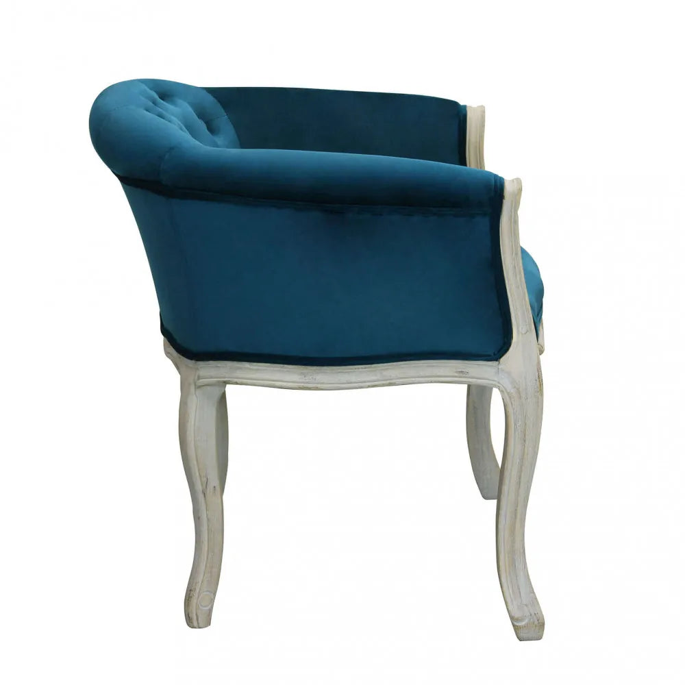 Poltrona Coreen in velluto blu con braccioli e struttura in legno 61cm vista laterale