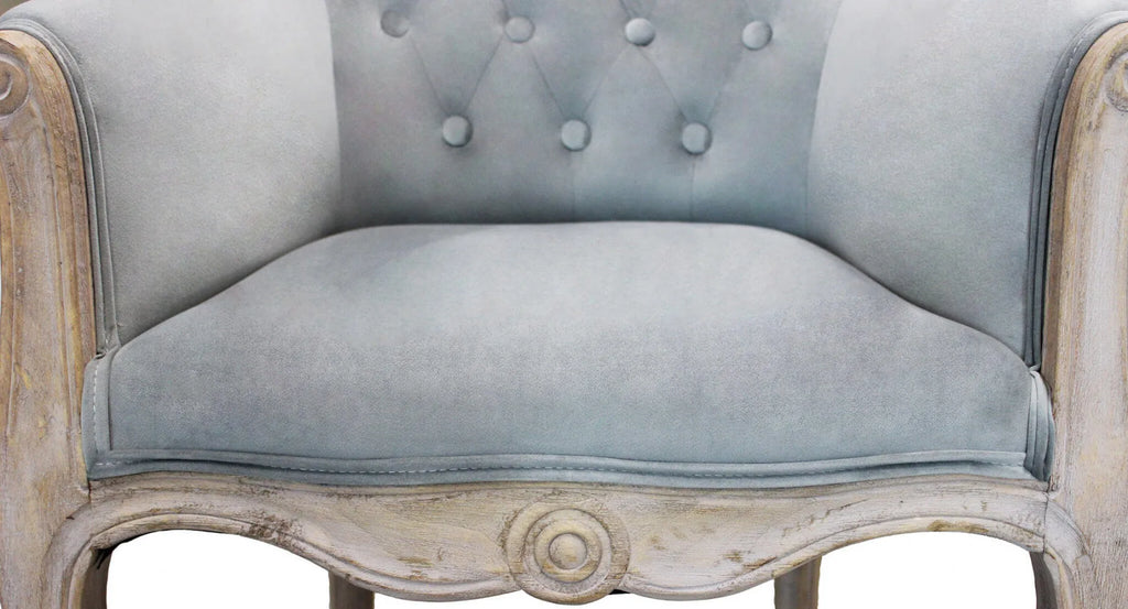 Poltrona di design Coreen in velluto grigio per salotto o studio dettaglio seduta