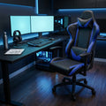 Poltrona da ufficio Fallout in poliuretano blu e nero, ambientata in una moderna postazione da gaming con luci LED azzurre.
