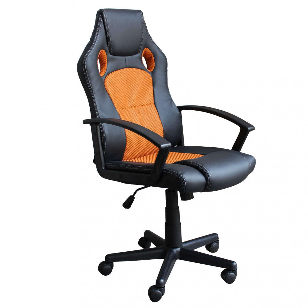 Ripresa di tre quarti della poltrona ergonomica Uncharted, evidenziando i braccioli curvi e il contrasto cromatico arancione.