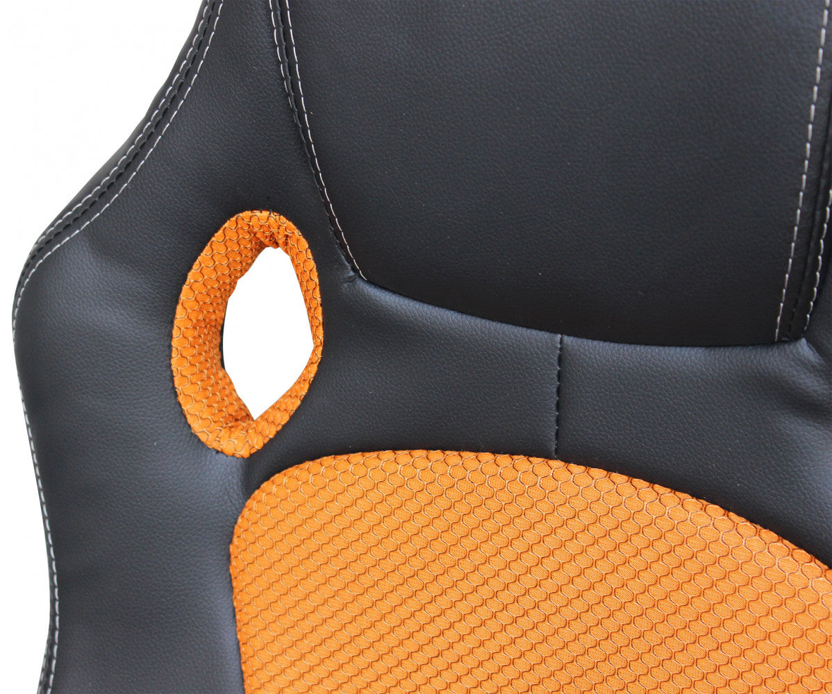Dettaglio ravvicinato dello schienale in poliuretano, che mostra le cuciture sartoriali a contrasto e gli inserti traspiranti arancioni.