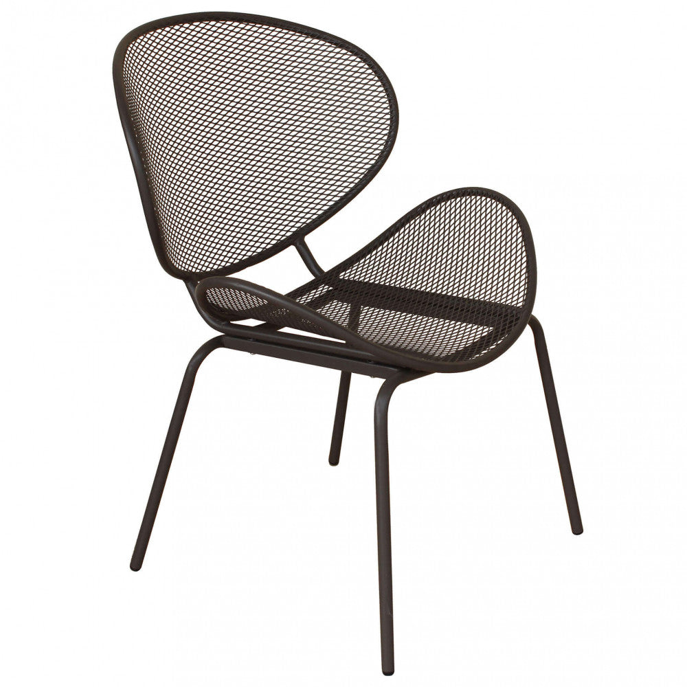 Poltrona da giardino Midway impilabile in metallo colore taupe, posizionata su una terrazza moderna.