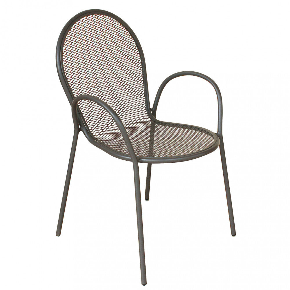 Poltrona da giardino Sheffield impilabile in metallo verniciato a polvere color taupe, posizionata su una terrazza moderna.