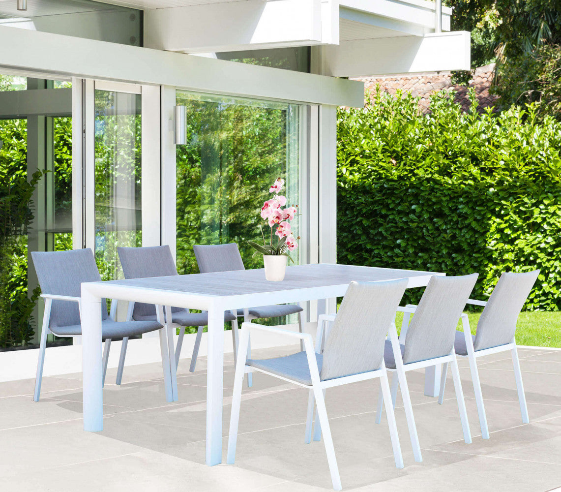 Poltrona da Esterno Djerba impilabile bicolore, bianca e grigia, in alluminio e textilene imbottito.