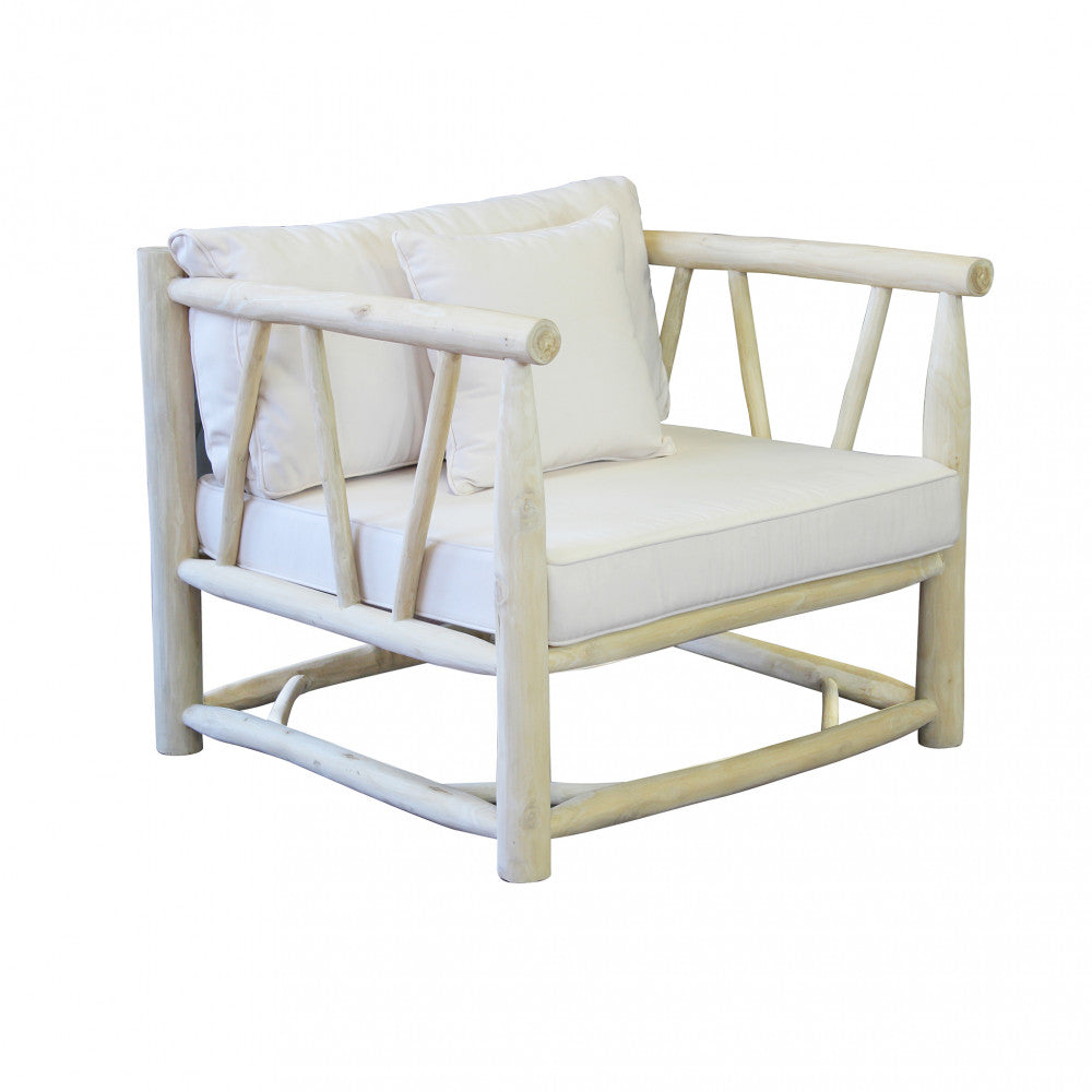 Poltrona da Esterno Martinez con struttura in teak naturale e cuscini spessi.