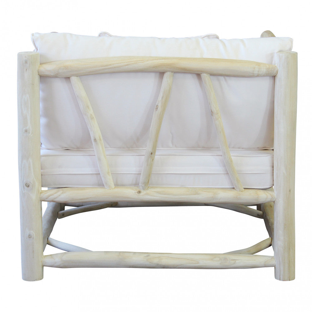 Poltrona da Esterno Martinez con struttura in teak naturale e cuscini spessi.