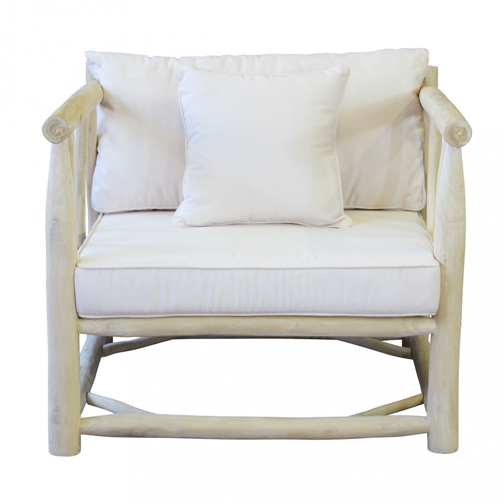 Poltrona da Esterno Martinez con struttura in teak naturale e cuscini spessi.