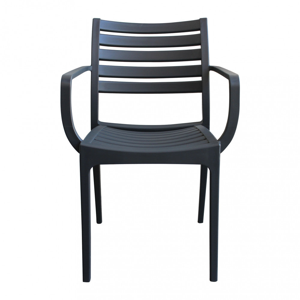 Poltrona Eveline color antracite in polipropilene con braccioli.