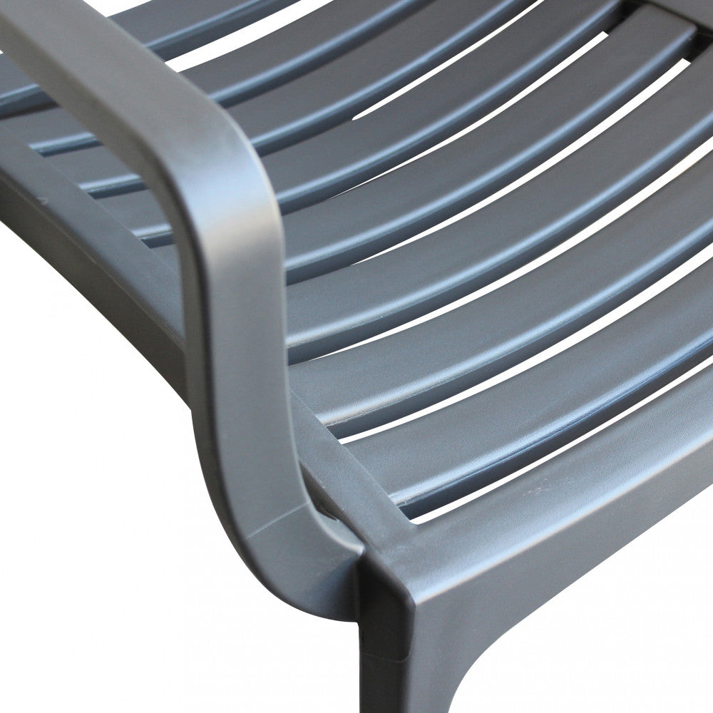 Poltrona Eveline color antracite in polipropilene con braccioli.