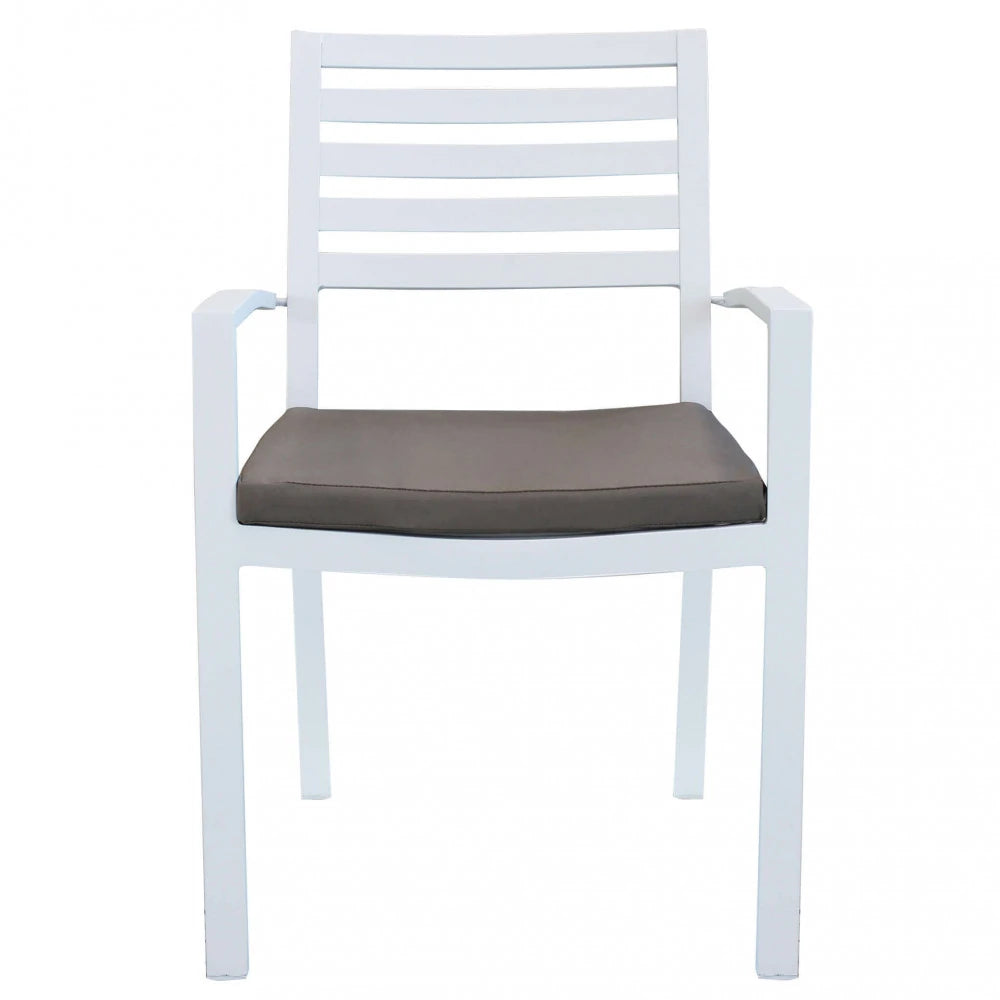 Poltrona Formentera Bianca con braccioli in alluminio e cuscino Taupe incluso, design moderno e antiruggine per esterni, vista frontale