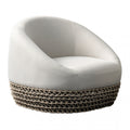 Poltrona Girevole Lafayette con struttura in alluminio e rivestimento in corde beige, completa di cuscini.