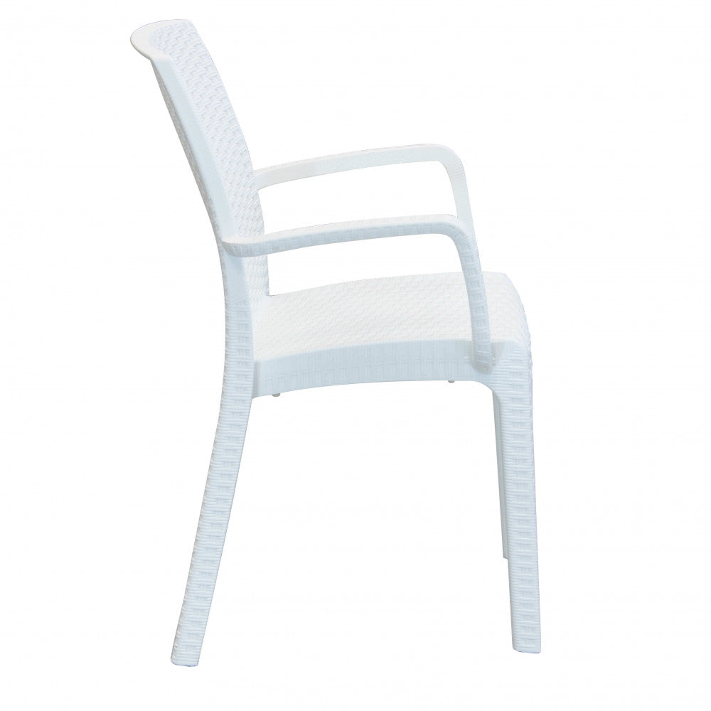 Profilo laterale della Poltrona Indiana in wicker bianco, mostrando l'inclinazione ergonomica dello schienale.