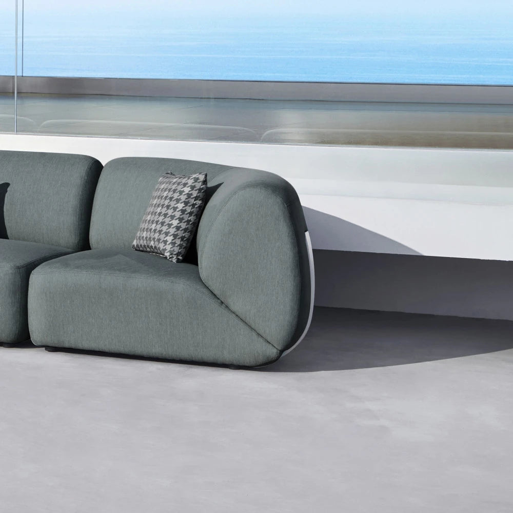 Dettaglio del rivestimento in poliestere resistente alle intemperie e del comfort dei cuscini della Poltrona Vancouver.