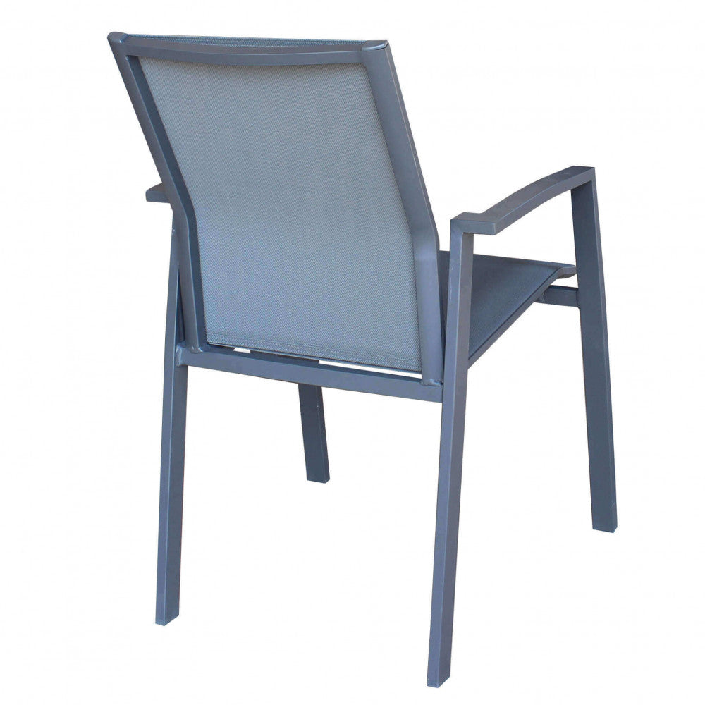 Vista posteriore della poltrona Maili in textilene antracite, che sottolinea le finiture curate e il design minimalista della struttura.