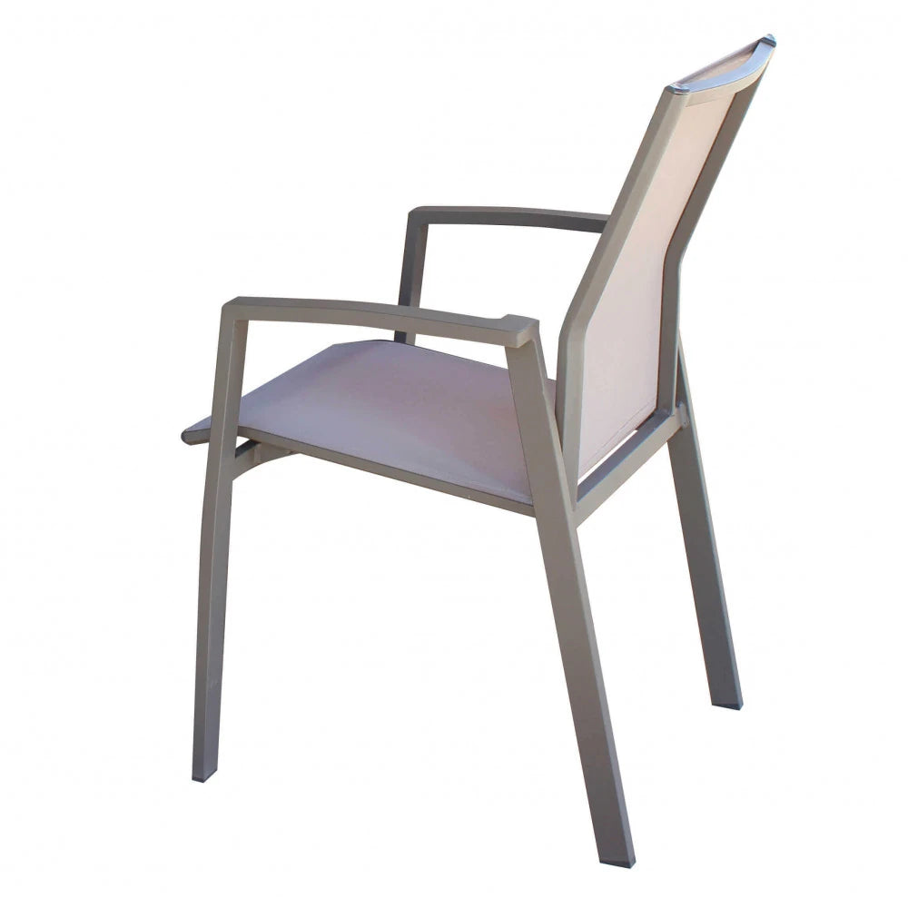 Poltrona Maili impilabile tortora, con braccioli in alluminio e textilene per esterni, vista laterale